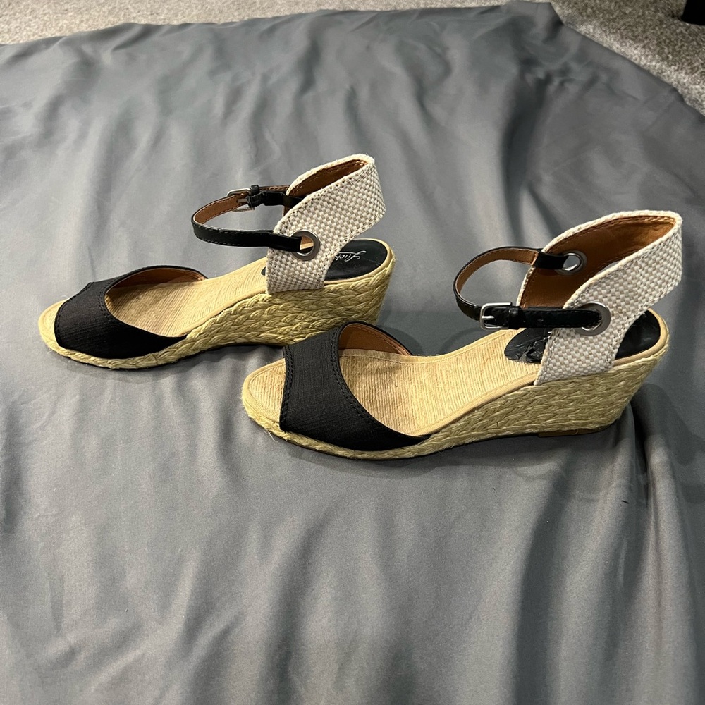 Lucky Brand Women’s Kyndra Wedge Sandals. Size 9M.